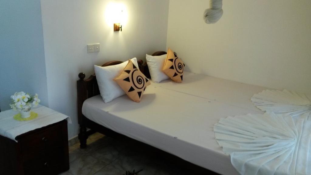 Welcome Family Guest House. Бентота Екстериор снимка