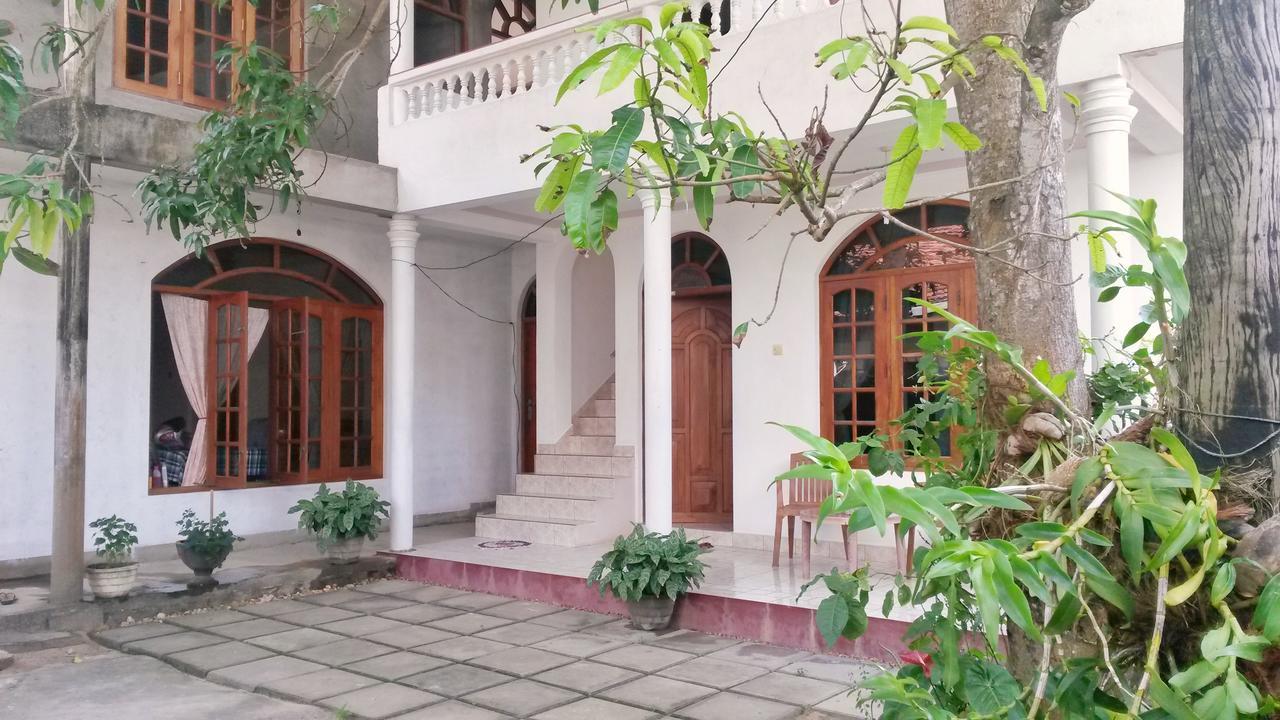 Welcome Family Guest House. Бентота Екстериор снимка